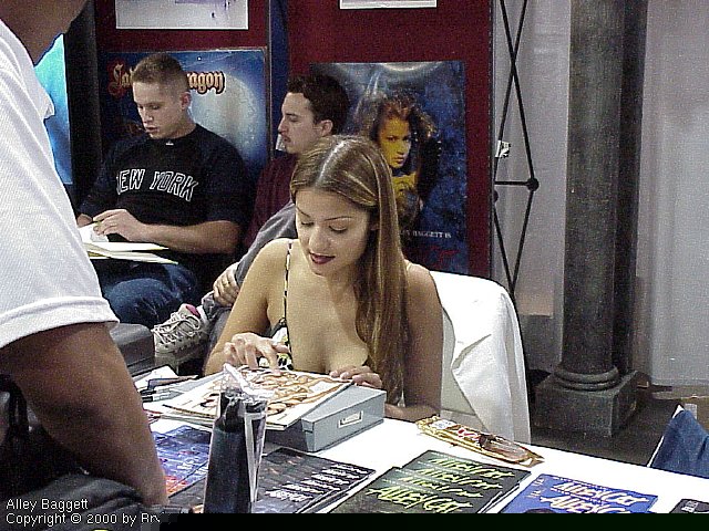 2000-07-22_17.55.08.X_(2000_San_Diego_Comic-Con_International,_July 20-23_day3)