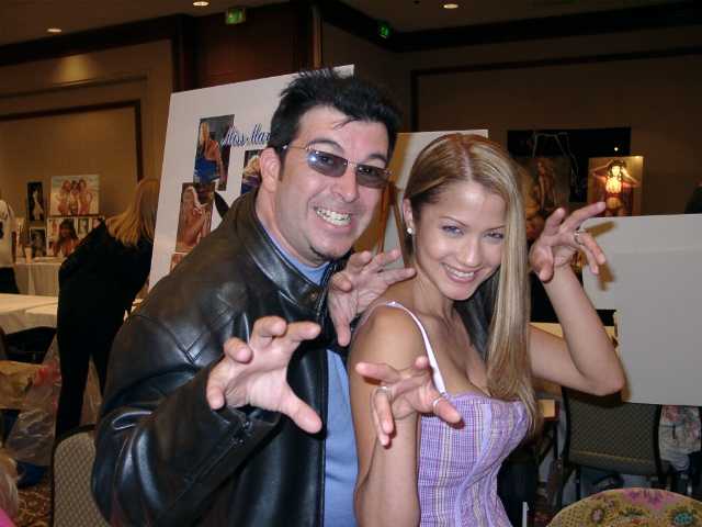 jamesalleycat_(Glamourcon28,_May_4-5_2002,_Los Angeles)